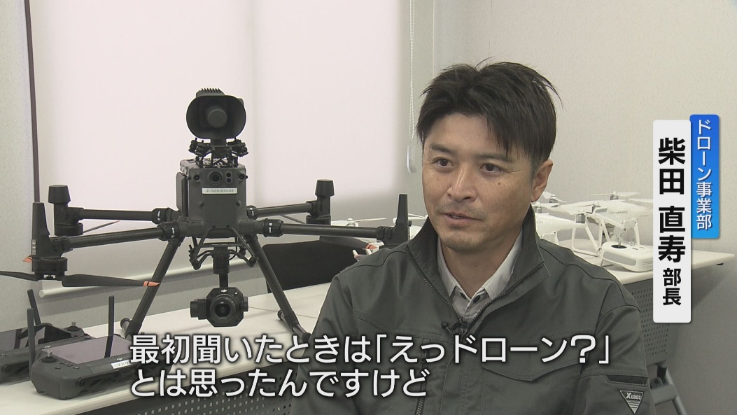 黒い服を着ている男性AI 生成コンテンツは誤りを含む可能性があります。