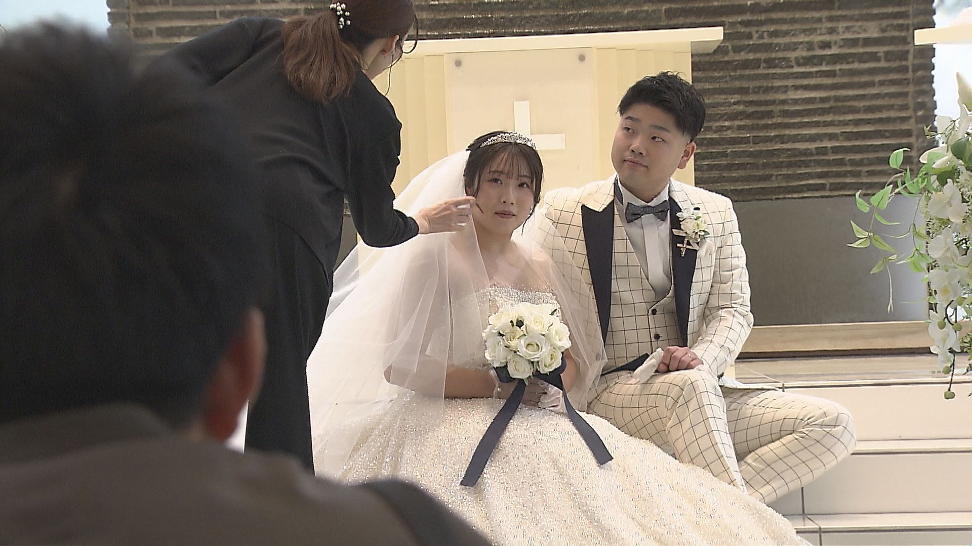 結婚式の新郎新婦AI 生成コンテンツは誤りを含む可能性があります。