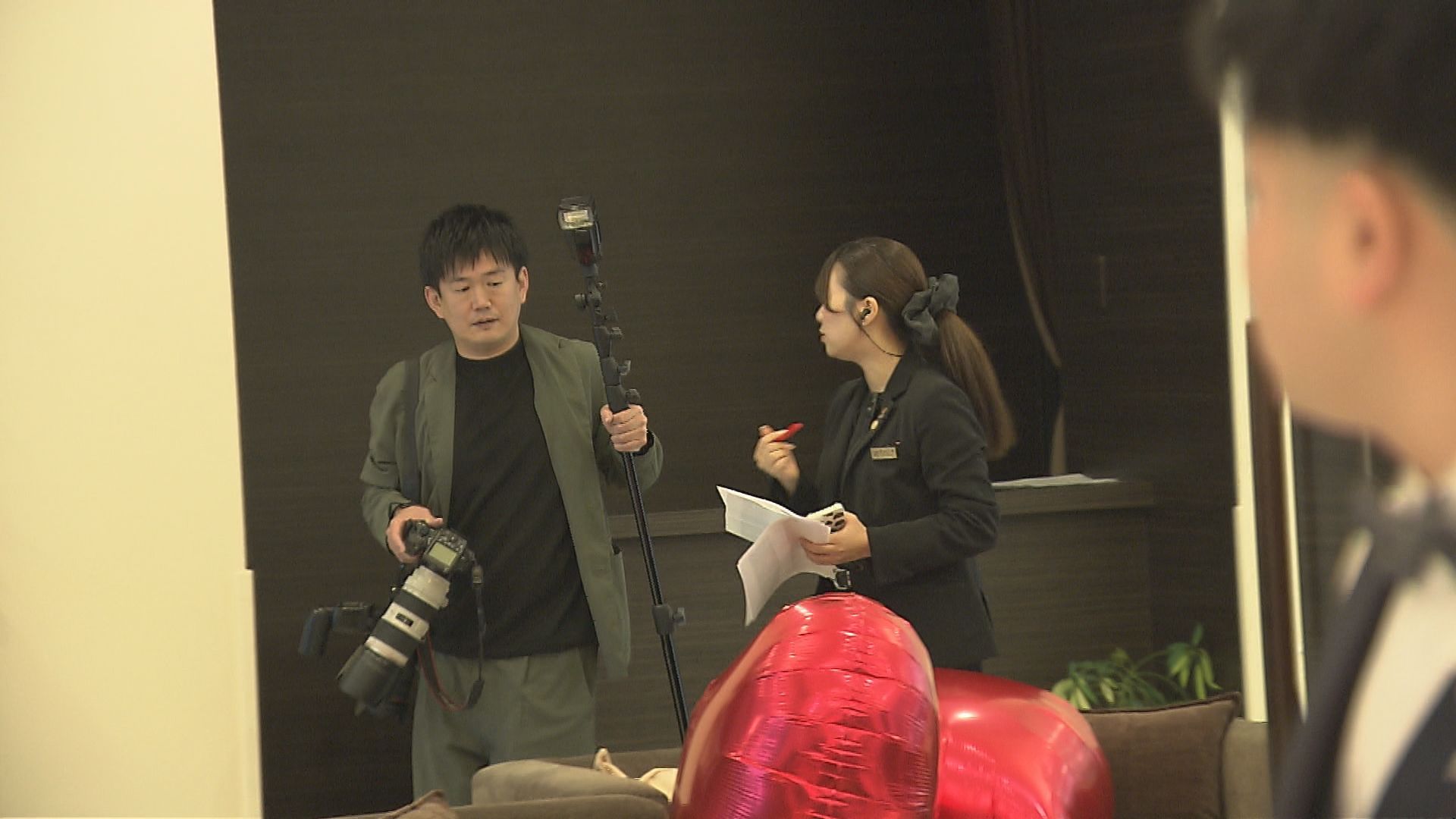 椅子に座っている女性AI 生成コンテンツは誤りを含む可能性があります。